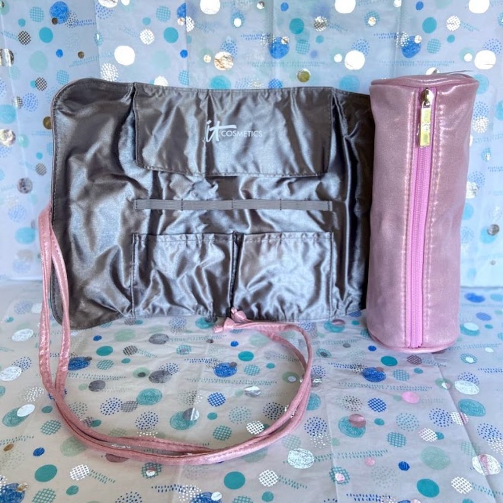 IT COSMETICS BRUSH MAKE UP ROLL NEW WITHOUT TAGS
